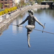 Przechodzący przez rzekę