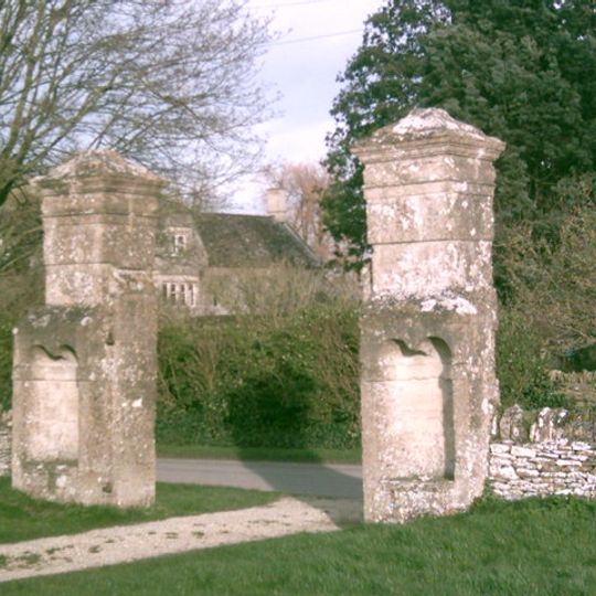 Gatepier 150 Metres To South East Of Broad Well Manor