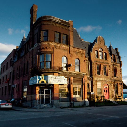 Cherry Street Hotel