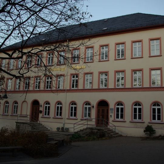 Schulgebäude Karlsbader Straße 71