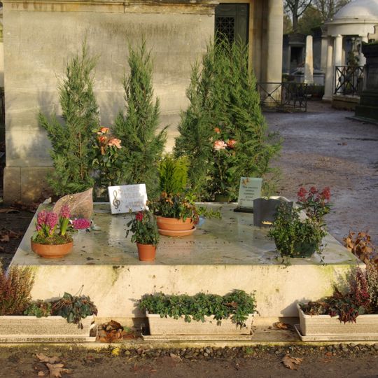 Tombe de Gilbert Bécaud