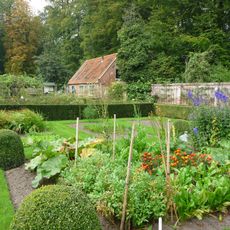 Gooilust, moestuin, schuur, tuinmuren oranjerie en koude bak