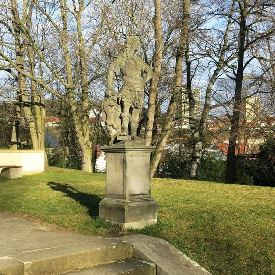 Socha římského vojáka před salou terrenou zámku v Klášterci nad Ohří