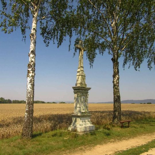 Kříž u Strukova vedle polní cesty