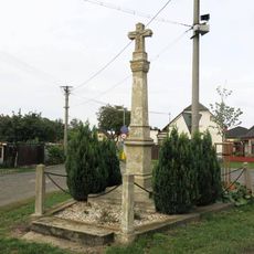 Kříž na rozcestí v severozápadní části Nedomic