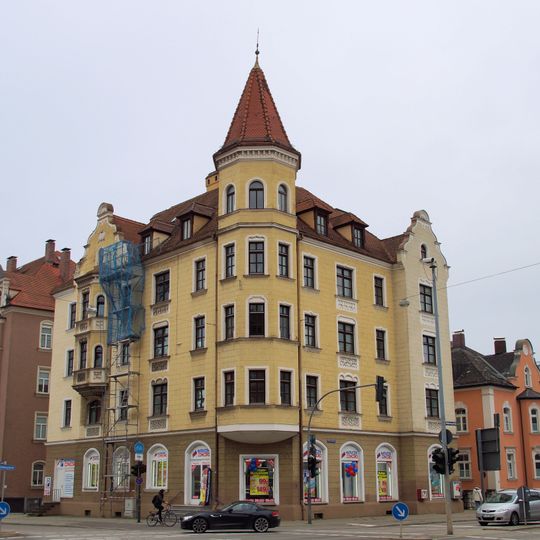 Wohn- und Geschäftshaus