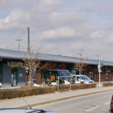 Verwaltungsgebäude und Lagerhallen des Güterbahnhofs