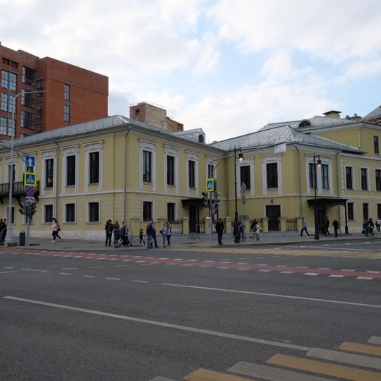 Главный дом городской усадьбы Долгоруковых-Бобринских