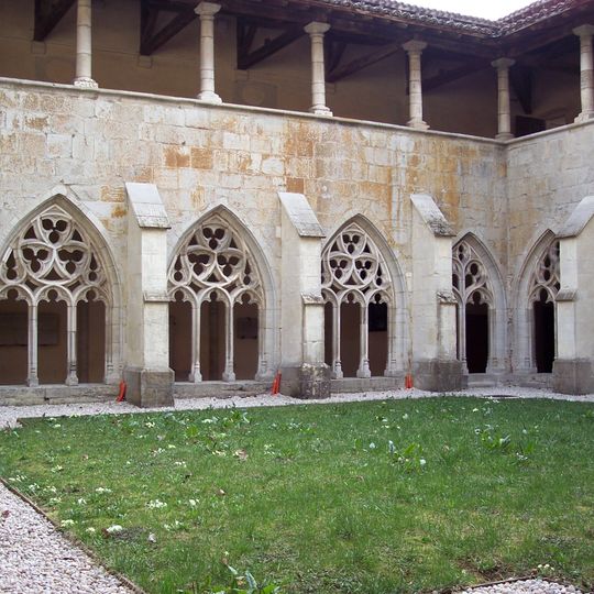 Cloître de l'abbaye Notre-Dame d'Ambronay