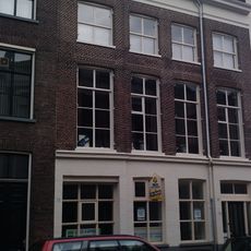 Pand onder schilddak en met lijstgevel