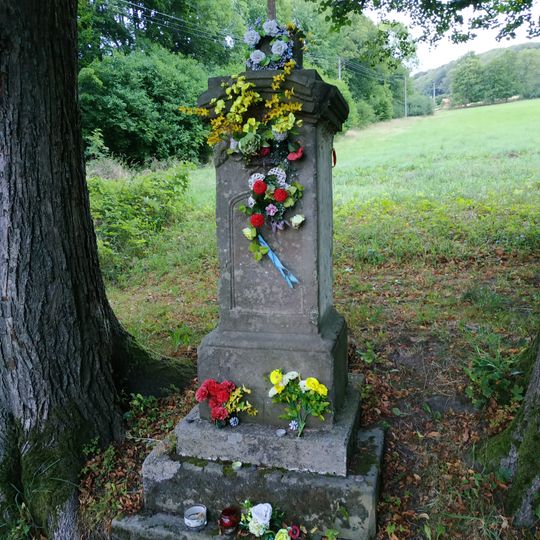 Kříž u Kamenné cesty severně od Dolního Podluží