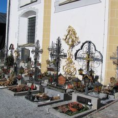 Friedhof der Pfarrkirche Maria Himmelfahrt in Fließ