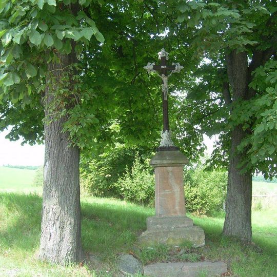 Křížek severovýchodně od Tmaně