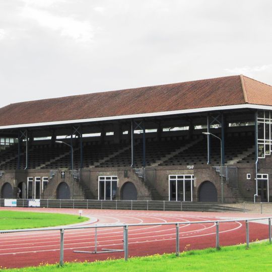 Overdekte zittribune van voetbalvereninging O.D.S.