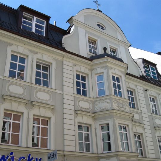 Wohn- und Geschäftshaus