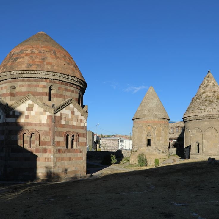 Üç Kümbetler