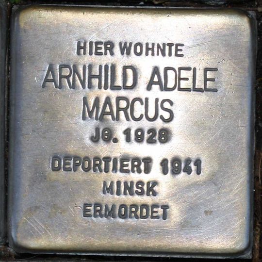 Stolperstein en memoria de Arnhild Adele