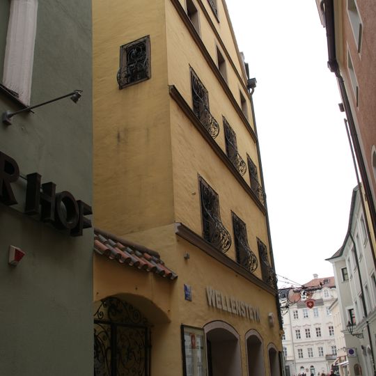 Wohn- und Geschäftshaus