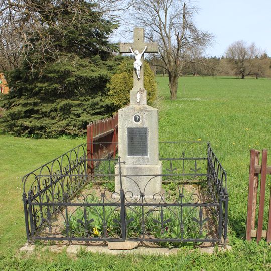 Kříž na východním okraji Čejkova