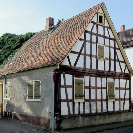 Wohnhaus Erzhäuser Straße 2