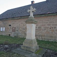 Kříž v Holovousích