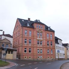 Mietshaus in halboffener Bebauung Forststraße 2