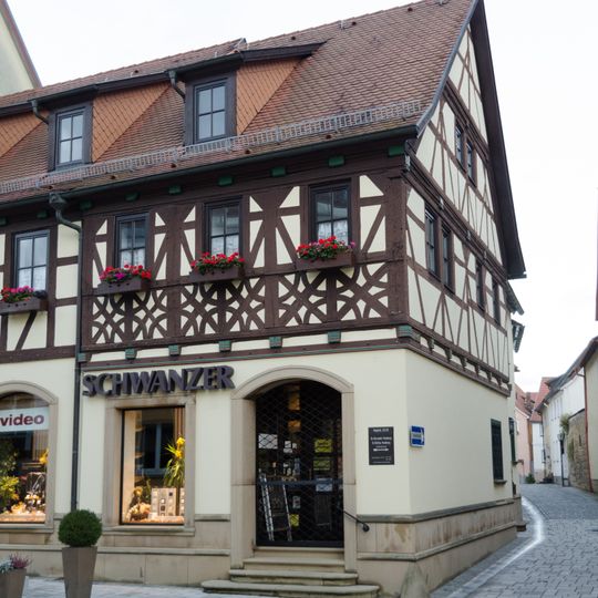 Wohn- und Geschäftshaus