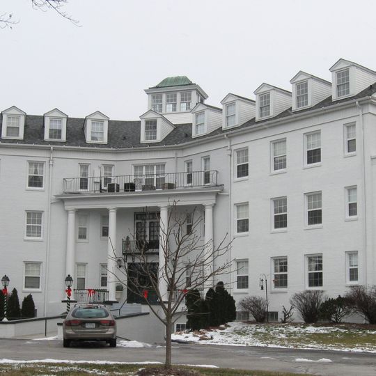 Pierce Pennant Motor Hotel