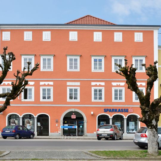 Bankgebäude, ehem. Mauthaus, Gegenhandlerhaus