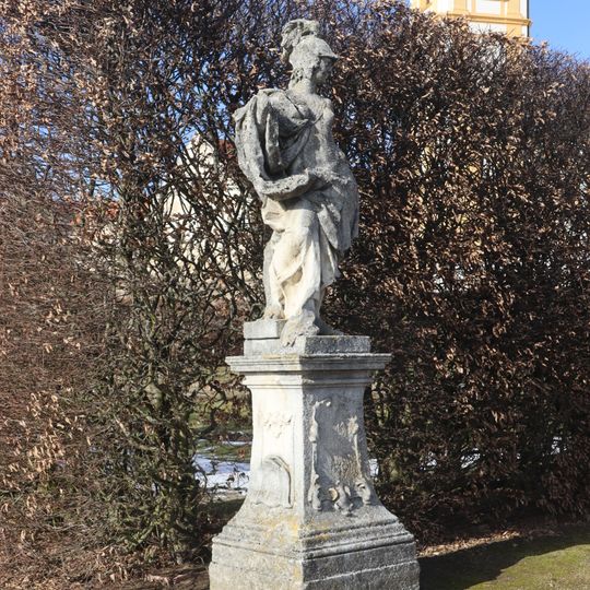 Socha Pallas Athény v zámeckém parku zámku Jaroměřice nad Rokytnou