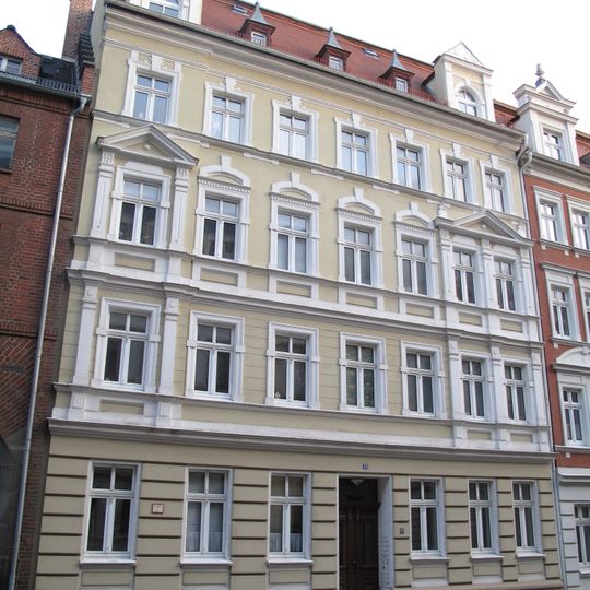 Mietshaus in geschlossener Bebauung Gobbinstraße 13