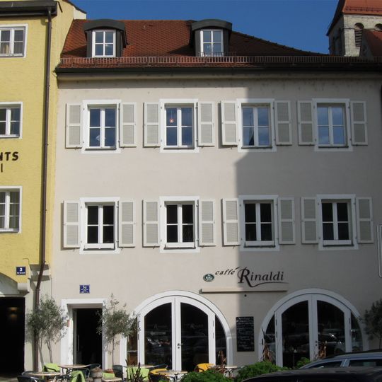 Wohn- und Geschäftshaus