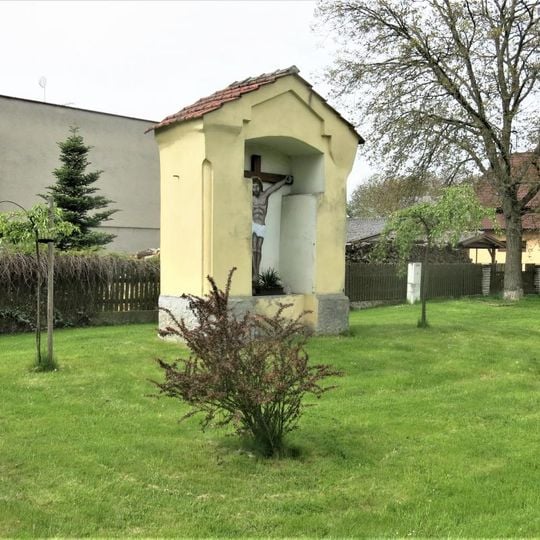 Kaplička na rozcestí v Línech