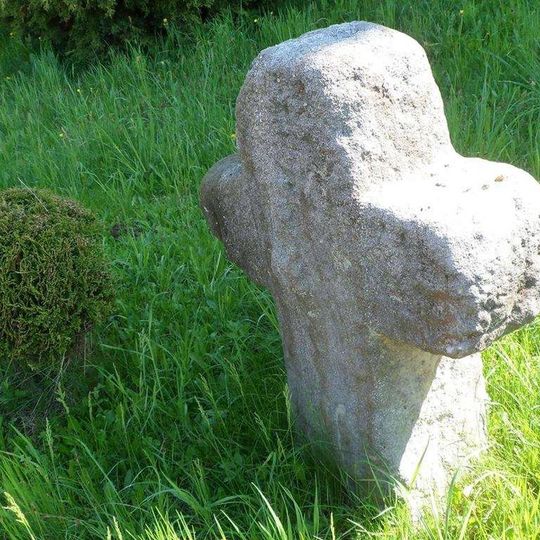 Smírčí kříž ve Verměřovicích u školy