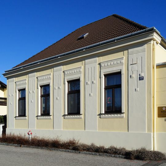 Kindergarten, evangelischer Betsaal und Schule
