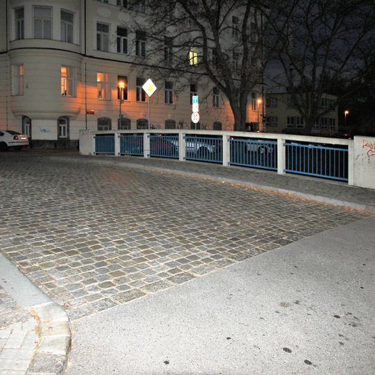 Most ulice U Tří lvů přes Mlýnskou stoku v Českých Budějovicích