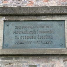 Pamětní deska protifašistickým bojovníkům na Špilberku v Brně