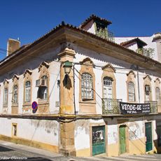 Prédio no gaveto da Rua 5 de Outubro