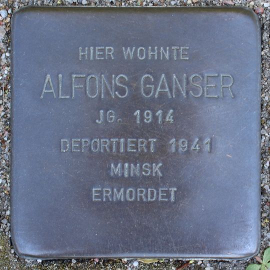 Stolperstein en memoria de Alfons Ganser