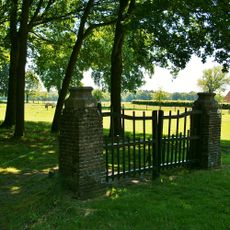 Oldengaerde, toegangshek overtuin