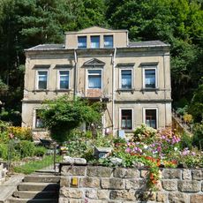 Wohnstallhaus und benachbartes Wohnhaus Pirnaer Straße 192