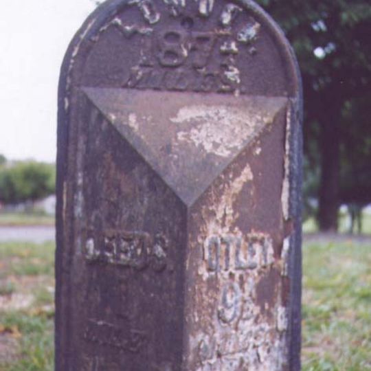 Milestone, Woodhouse Lane, N of University, nr Rampart Road at SE29123530