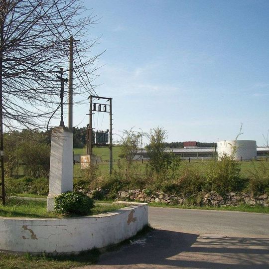 Kříž ve Štěnovickém Borku na rozcestí