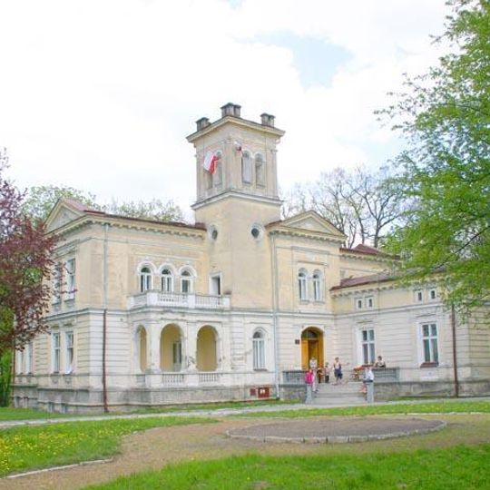 Zespół pałacowy w Łoniowie