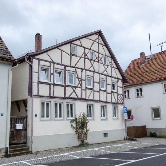 Rechte Doppelhaushälfte