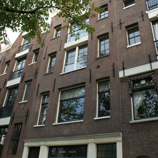Pakhuis met puntgevel