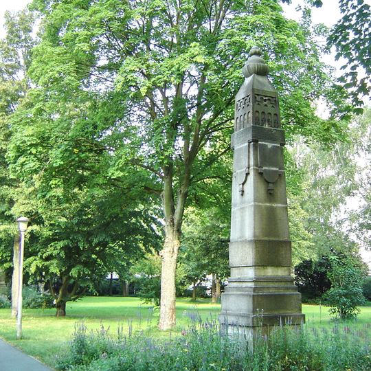 Obelisken der ehemaligen Ludwigsbrücke am Ellrodtweg