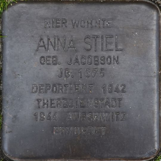 Stolperstein en memoria de Anna Stiel