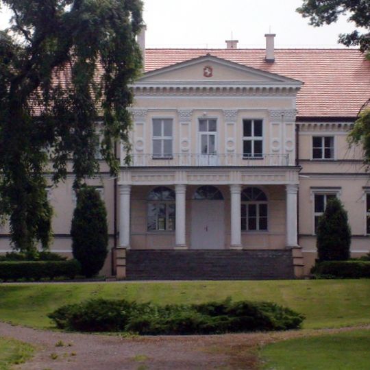 Palace in Mała Komorza