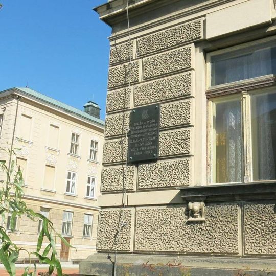 Pamětní deska Bjarnata Krawce na domě 2408 v ulici Bjarnata Krawce ve Varnsdorfu